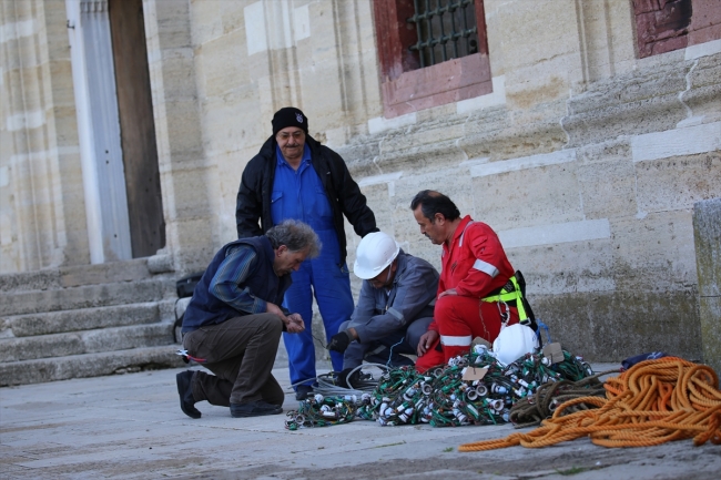 “Son mahyacı” minareleri Ramazan’a hazırladı